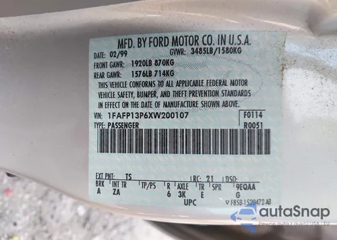 1999 Ford Escort Se z USA, uszkodzony, nr VIN 1FAFP13P6XW200107